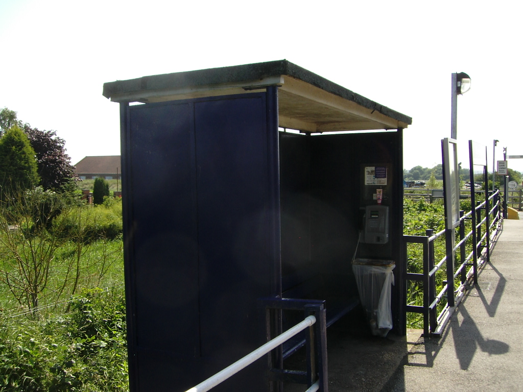 Barrow_Haven_Station_Shelter_2.JPG